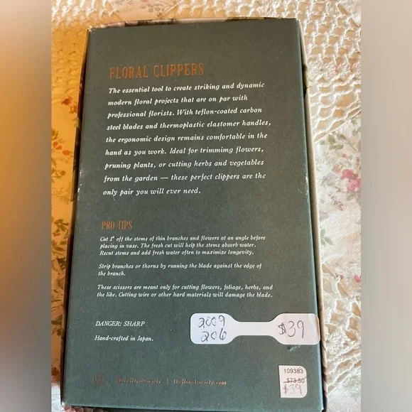 Floral clippers. NIB. Handcrafted in Japan - Picture 2 of 3